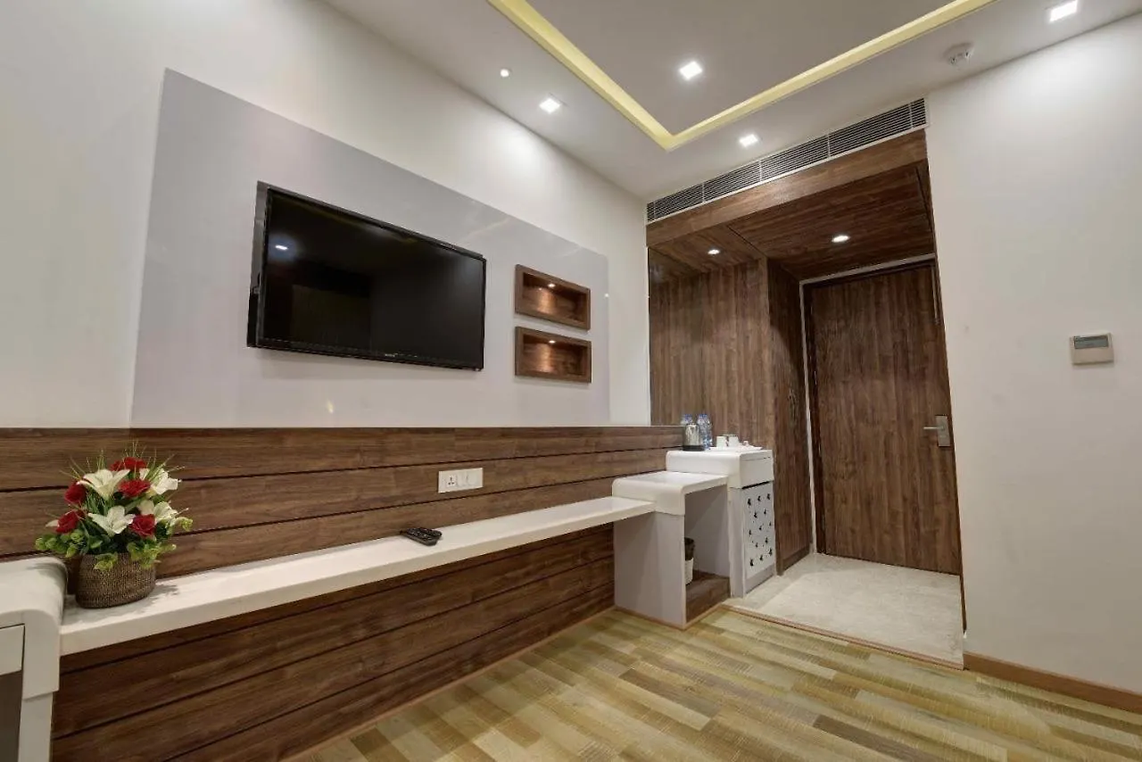 Hotel Nova Inn Near Delhi Airport New Delhi 4*,